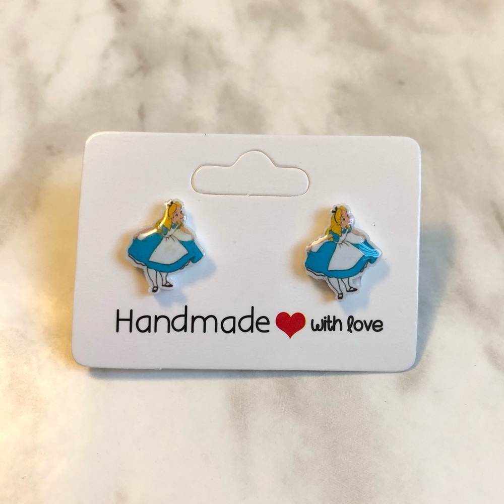 🎉 New Handmade Alice in Wonderland Stud Earrings set